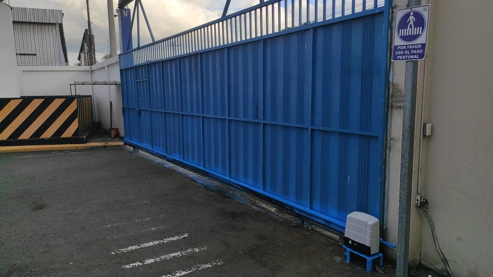 Motor Roger 2200kg puerta extra grande  — Manta