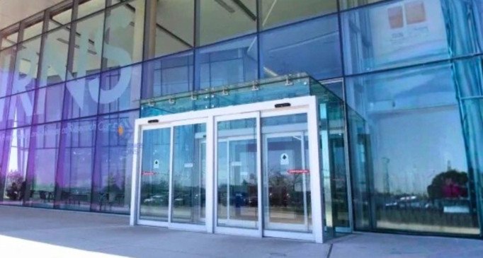 Puerta automática comercial COM-100 B